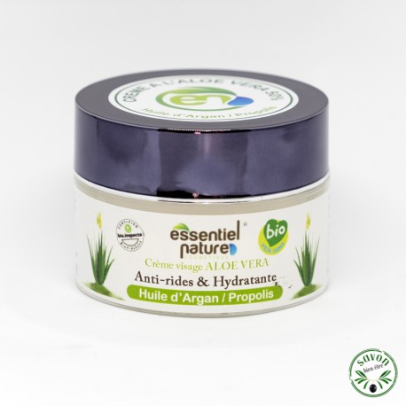 Organic moisturizing face cream with aloe vera, argan oil and propolis