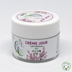 Crema de día con leche de asno orgánica y aloe vera orgánico perfumada con flor de cereza.